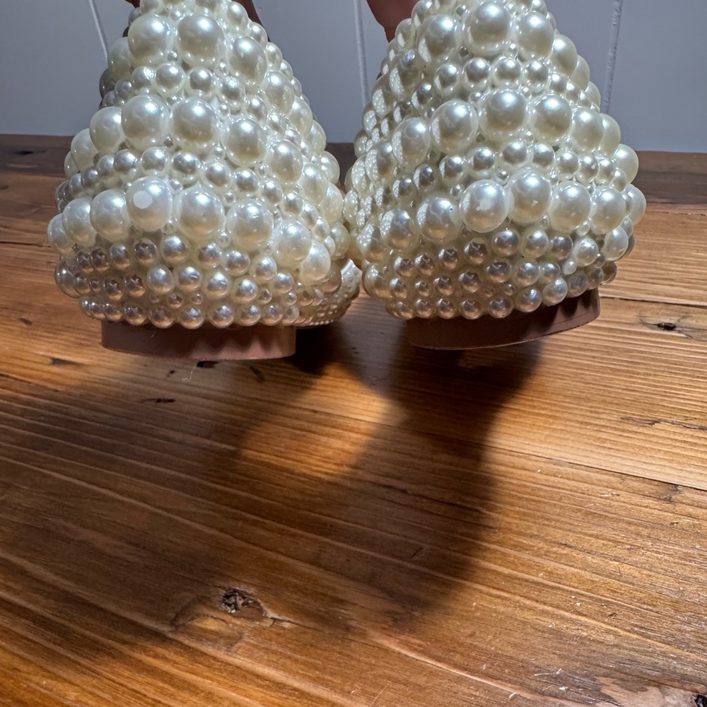 Elegant Pearl-Embellished Cream Flats - Picture 12 of 15